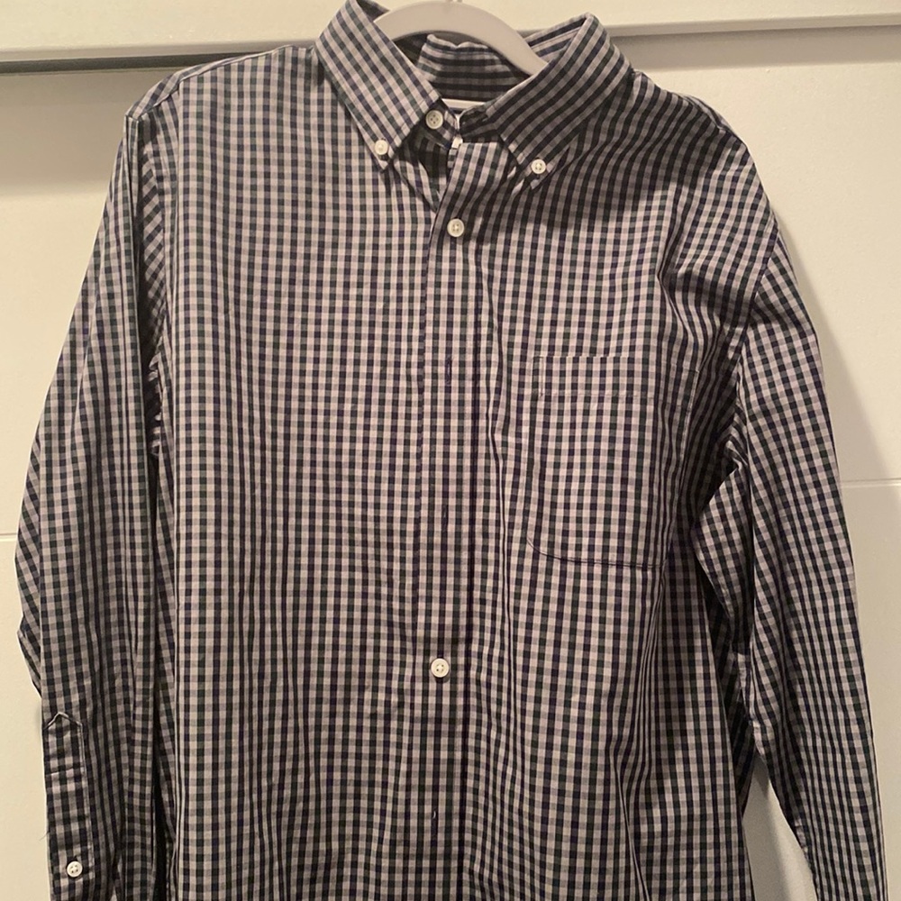 Kohls Classic Fit plaid/checkered Button Up